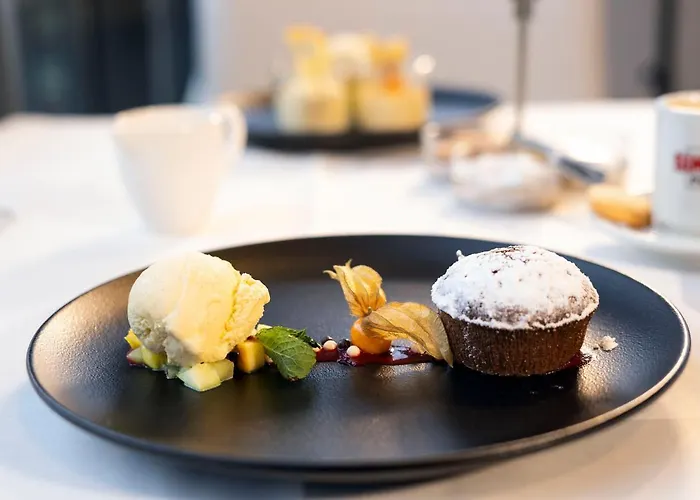 Simon's Plaza Отель