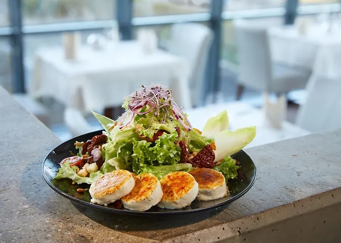 Отель Simon's Plaza