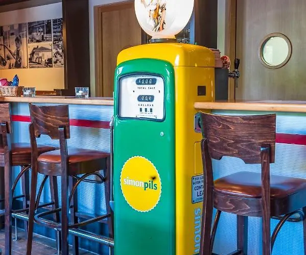 Отель Simon's Plaza