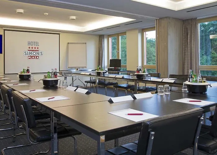 Simon's Plaza Гревенмахер