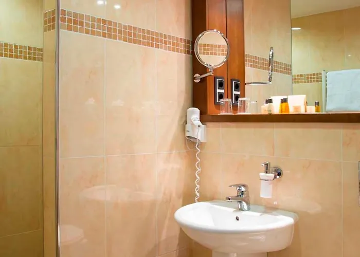 Simon's Plaza Отель