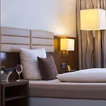 Hotell Simon's Plaza 4*