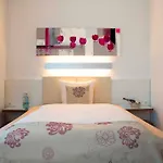 Simon's Plaza Hotell 4*