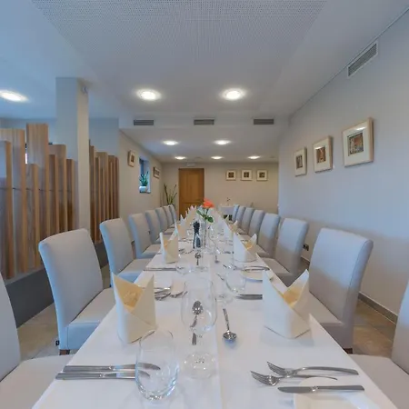 Szálloda Simon's Plaza 4*