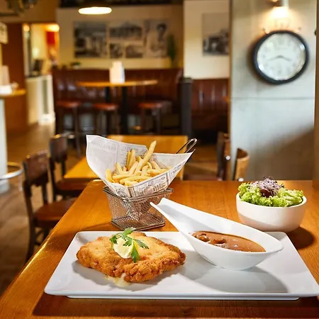 Simon's Plaza Hotel 4*