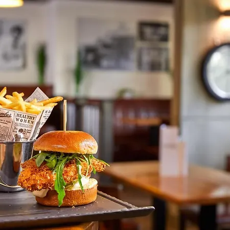 シモンズ プラザ