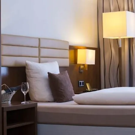Hotel Simon's Plaza 4*