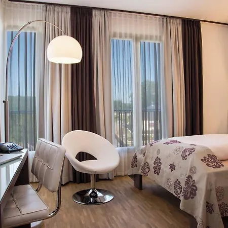 Simon's Plaza 4*
